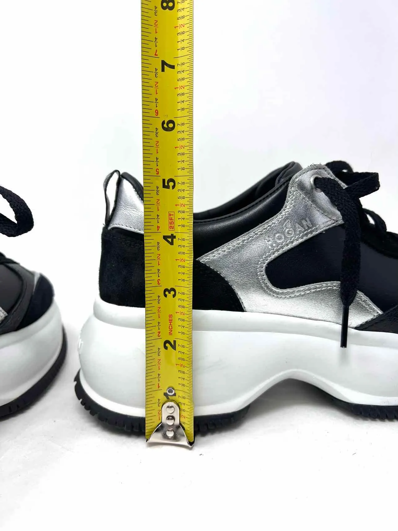 Chaussures de sport designer Hogan taille 6 à lacets, bicolores noir et argent