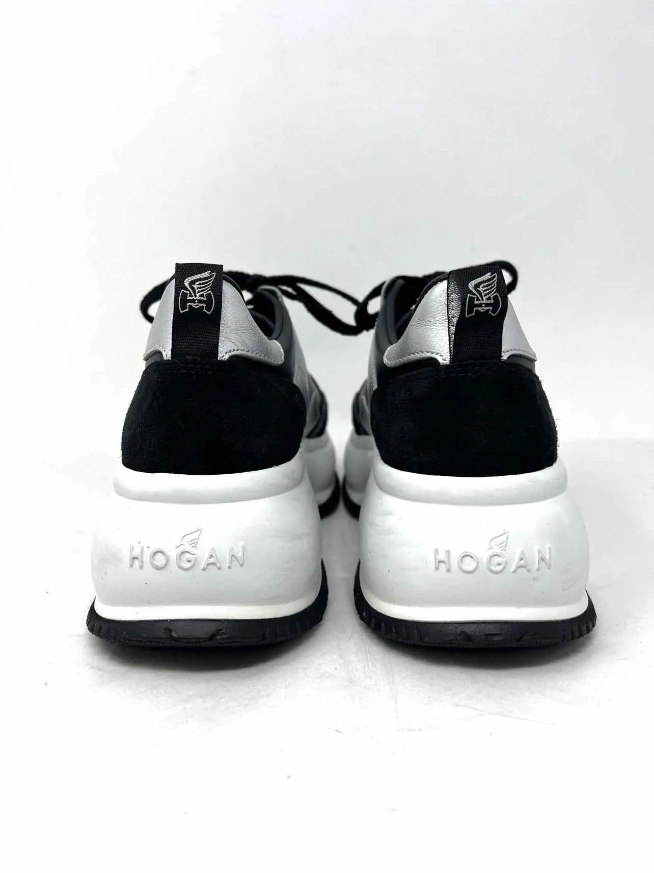 Chaussures de sport designer Hogan taille 6 à lacets, bicolores noir et argent