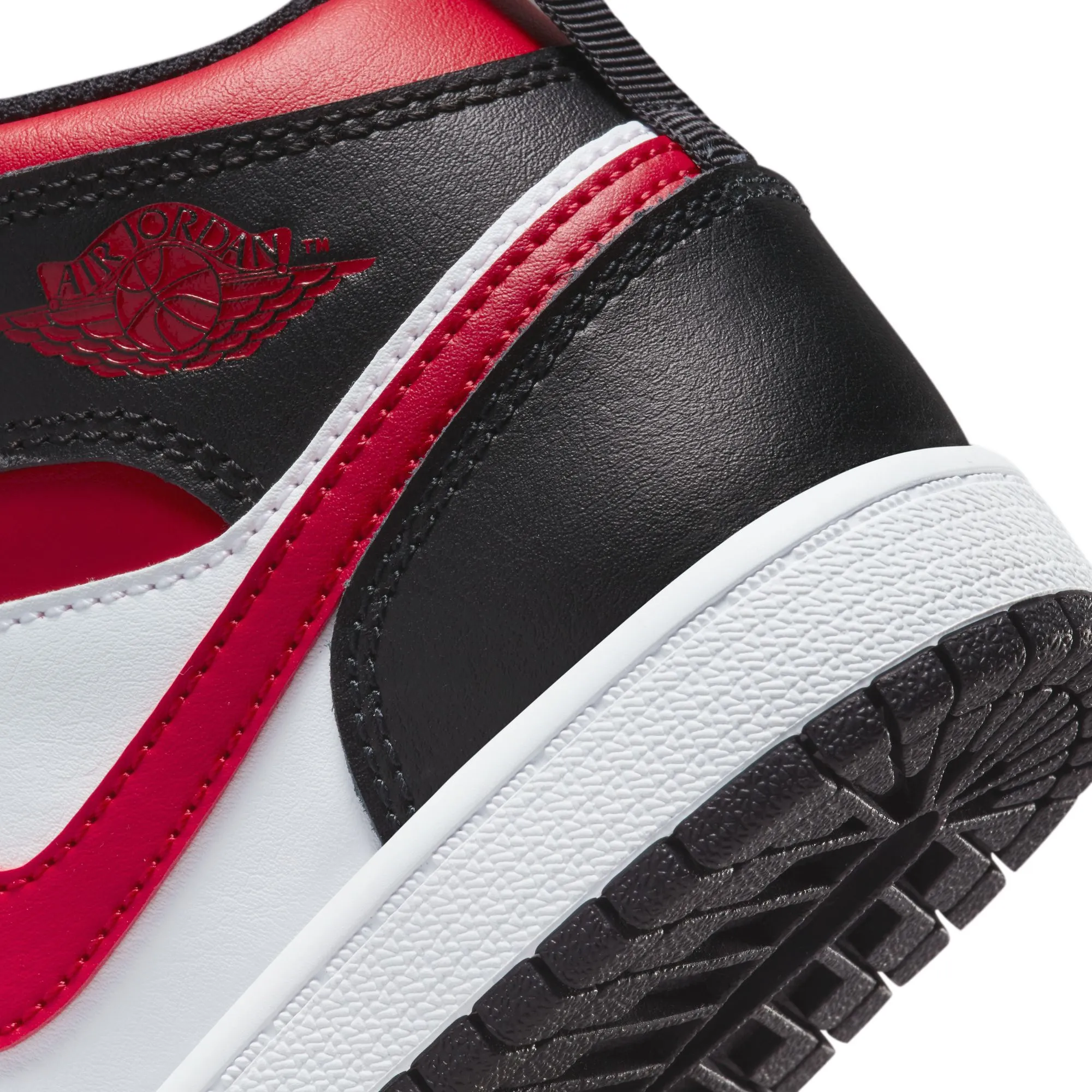 Nike Chaussures Jordan 1 Mid Enfant - Noir / Rouge Feu / Blanc